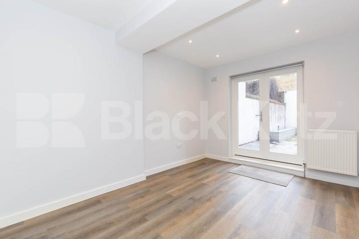 Stunning three bed with two bathrooms and a garden in Notting Hill Collville Road , Notting Hill